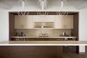 VEA Newport Beach, A Marriott Resort & Spa