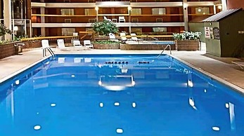 Ramada by Wyndham Beaver Falls