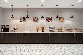 Crowne Plaza Auburn Hills by IHG