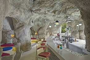 Crystal Cove by Elegant Hotels - All-Inclusive