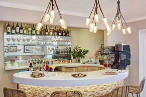Crystal Cove by Elegant Hotels - All-Inclusive