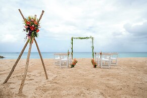 Crystal Cove by Elegant Hotels - All-Inclusive