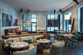 Renaissance Chicago Downtown Hotel