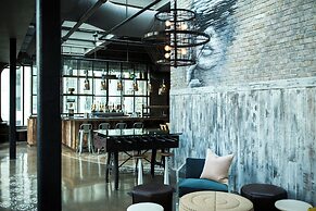 Renaissance Chicago Downtown Hotel