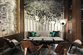 Renaissance Chicago Downtown Hotel