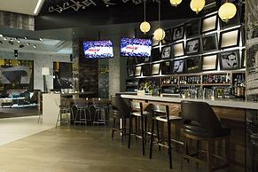 Renaissance Chicago Downtown Hotel