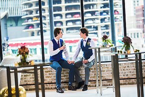 Renaissance Chicago Downtown Hotel