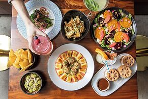 Renaissance Chicago Downtown Hotel