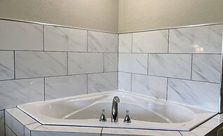 Days Inn by Wyndham Columbus IN