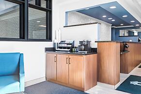 HomeTowne Studios by Red Roof & Conference Center Cortland
