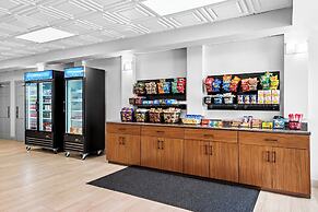 HomeTowne Studios by Red Roof & Conference Center Cortland