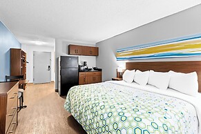 HomeTowne Studios by Red Roof & Conference Center Cortland