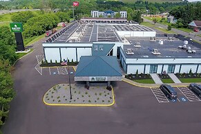 HomeTowne Studios by Red Roof & Conference Center Cortland