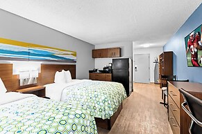 HomeTowne Studios by Red Roof & Conference Center Cortland