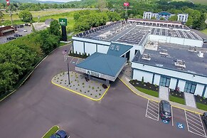 HomeTowne Studios by Red Roof & Conference Center Cortland