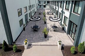 HomeTowne Studios by Red Roof & Conference Center Cortland