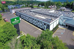 HomeTowne Studios by Red Roof & Conference Center Cortland