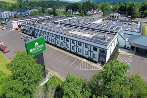 HomeTowne Studios by Red Roof & Conference Center Cortland