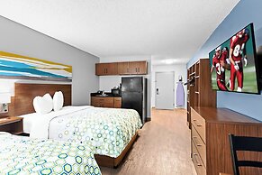 HomeTowne Studios by Red Roof & Conference Center Cortland