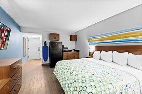 HomeTowne Studios by Red Roof & Conference Center Cortland