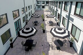 HomeTowne Studios by Red Roof & Conference Center Cortland