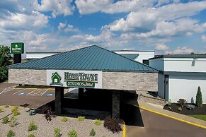 HomeTowne Studios by Red Roof & Conference Center Cortland