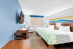 HomeTowne Studios by Red Roof & Conference Center Cortland