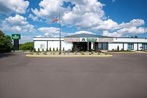 HomeTowne Studios by Red Roof & Conference Center Cortland