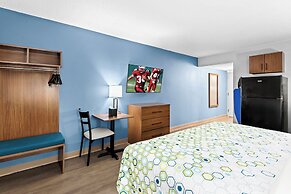 HomeTowne Studios by Red Roof & Conference Center Cortland