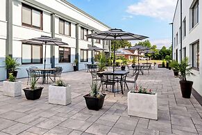 HomeTowne Studios by Red Roof & Conference Center Cortland