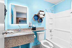 HomeTowne Studios by Red Roof & Conference Center Cortland