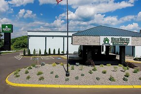 HomeTowne Studios by Red Roof & Conference Center Cortland