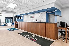 HomeTowne Studios by Red Roof & Conference Center Cortland
