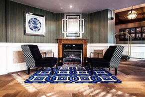 Carlton Ambassador Hotel