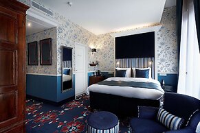 Carlton Ambassador Hotel