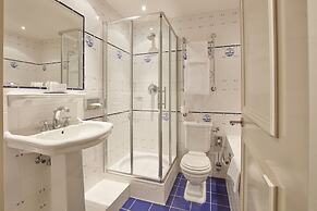 Carlton Ambassador Hotel