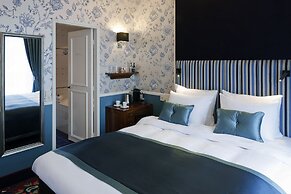 Carlton Ambassador Hotel