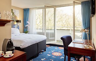 Carlton Ambassador Hotel