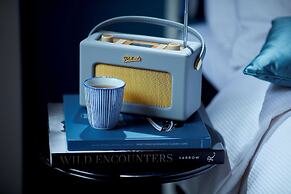 Carlton Ambassador Hotel