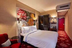 Carlton Ambassador Hotel