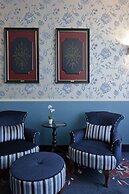 Carlton Ambassador Hotel