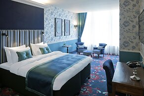 Carlton Ambassador Hotel