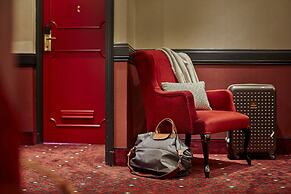 Carlton Ambassador Hotel