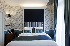 Carlton Ambassador Hotel