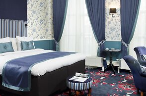 Carlton Ambassador Hotel