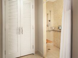 Pier House Resort & Spa