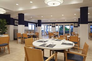 Pier House Resort & Spa