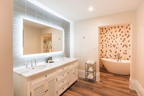 Pier House Resort & Spa