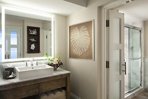 Pier House Resort & Spa