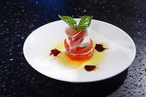 Pier House Resort & Spa